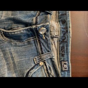 Distressed size 11 L.A. Idol Jean capris
